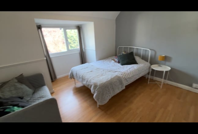 Nice Epsom Professional Co-Living With Parking  Main Photo