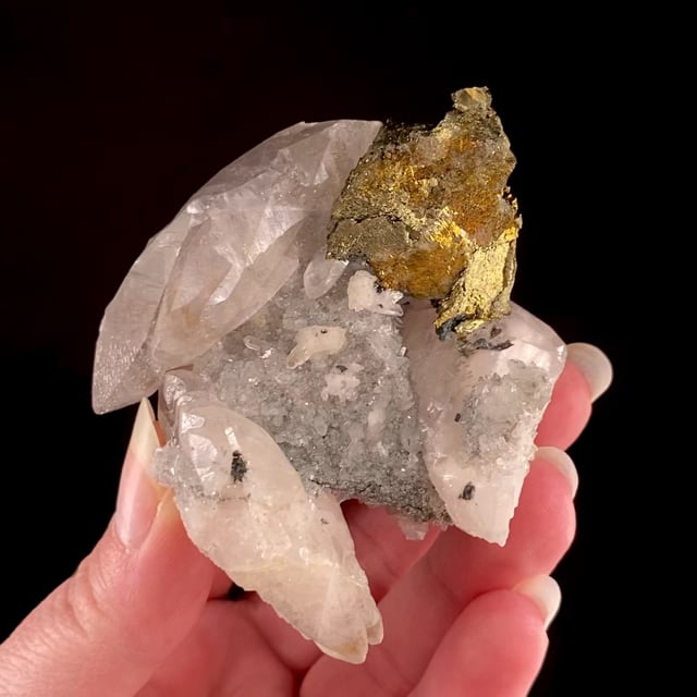 Chalcopyrite on Calcite