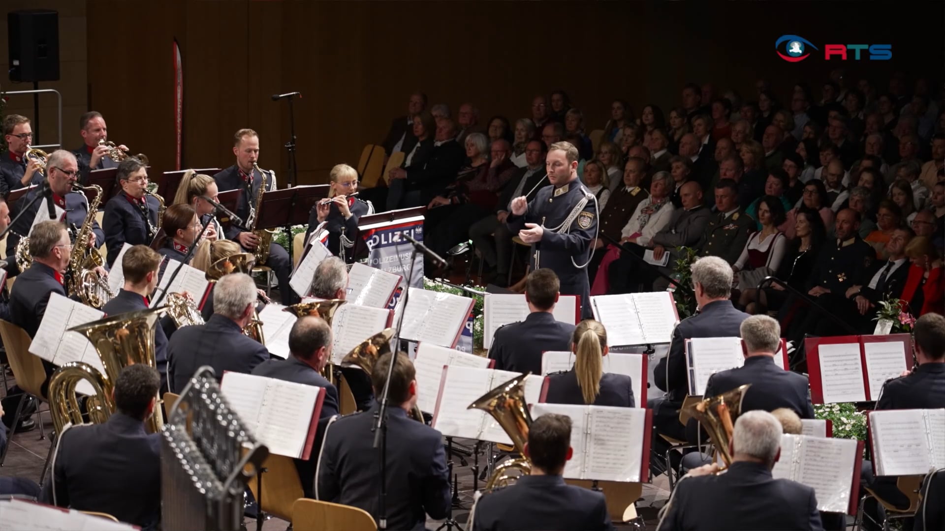 lions-club-benefiz-konzert-begeisterung-in-der-ausverkaufen-walserfeldhalle