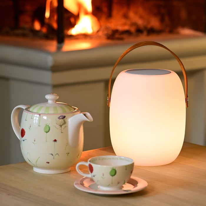 opladelig-led-lampe-med-bluetooth-h-jtaler-18-cm-h-21-cm-claus-dalby