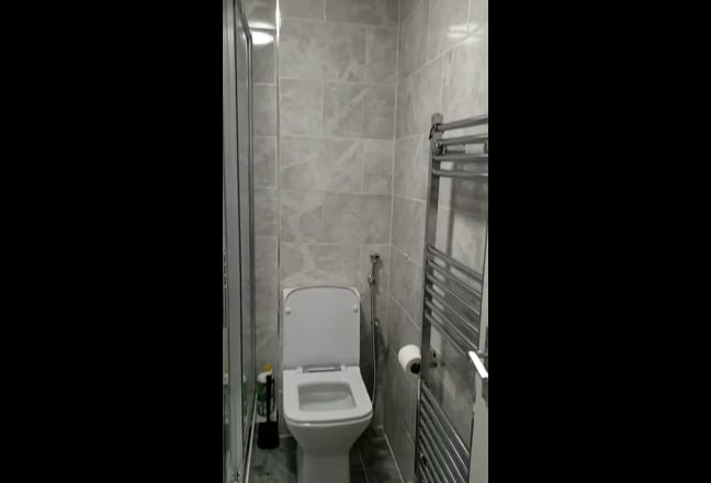 Private double room with ensuite shower & toilet  Main Photo