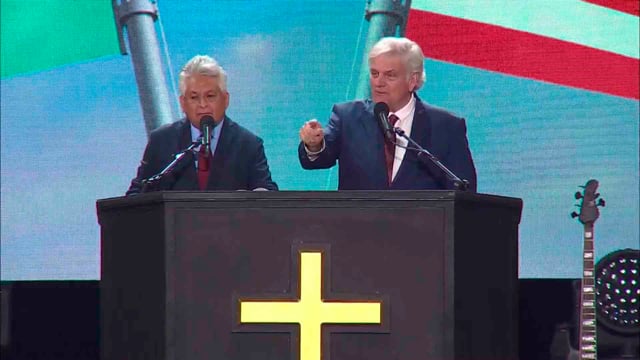 Franklin Graham lleva mensaje de amor de Dios a la frontera EEUU - México.