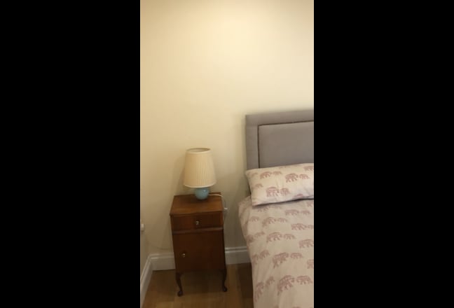 One spare room in 2 bedroom flat Main Photo