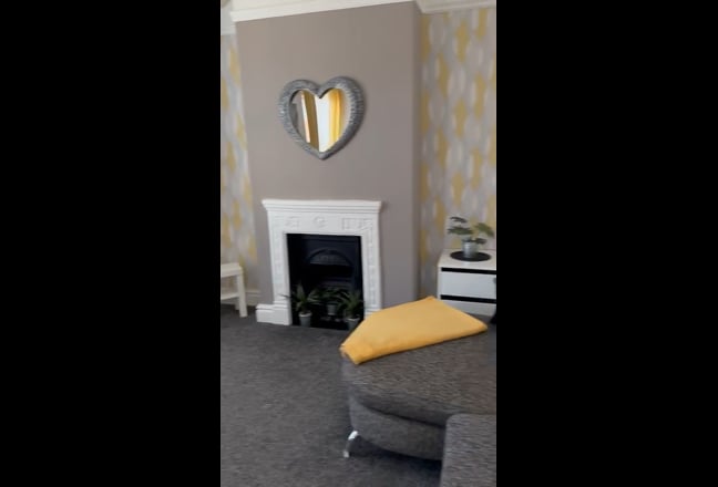 Modern Semi Self Contained One Bed Flat  Main Photo