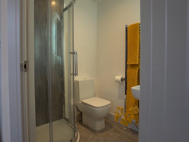 Refurbished Large En-Suite Room- Available Now Main Photo