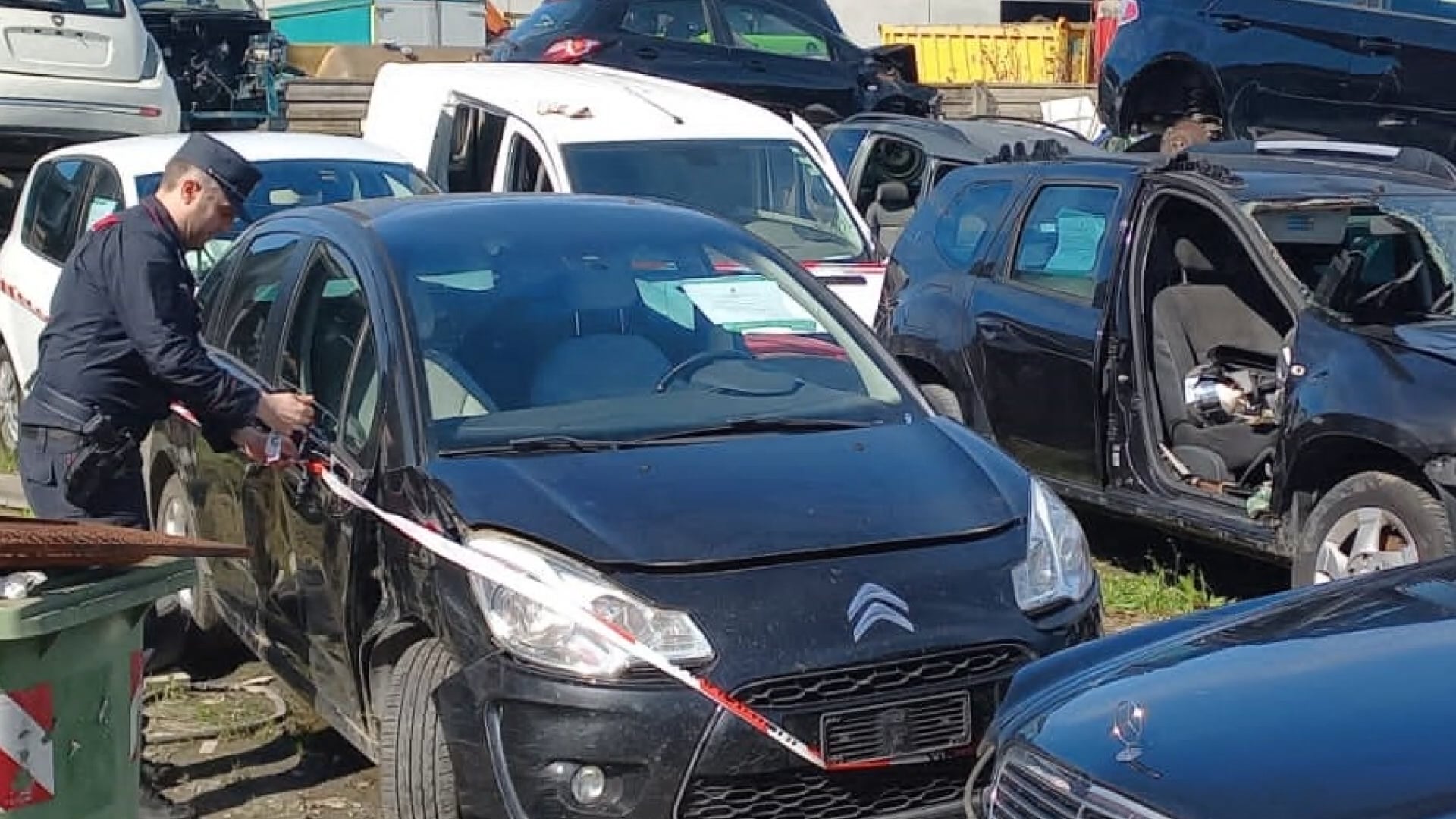 Gestione illecita di rifiuti pericolosi, denunciato un autodemolitore nel Bolognese