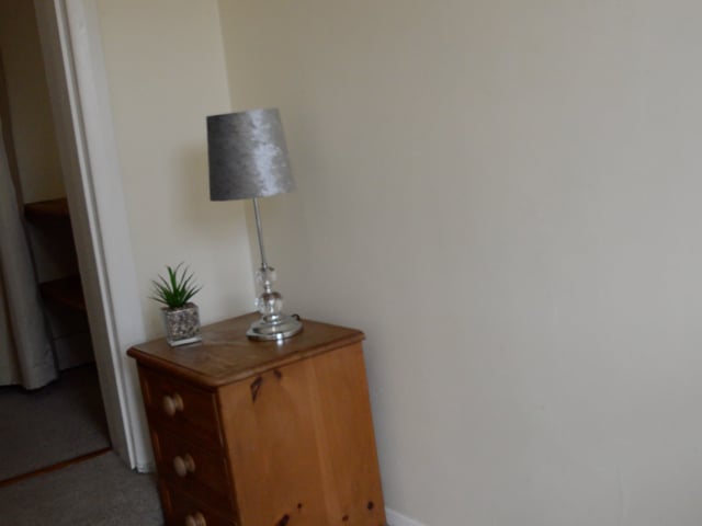 Video 1: Lovely double room with plenty of storage
