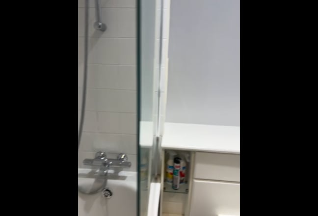 Stunning 2 Bed Flat in Crick Court, IG11 Main Photo