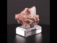 66863 - Rhodochrosite, Quartz