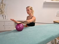 Übung 48i: 'bench slide' Übung mit Gummiband
