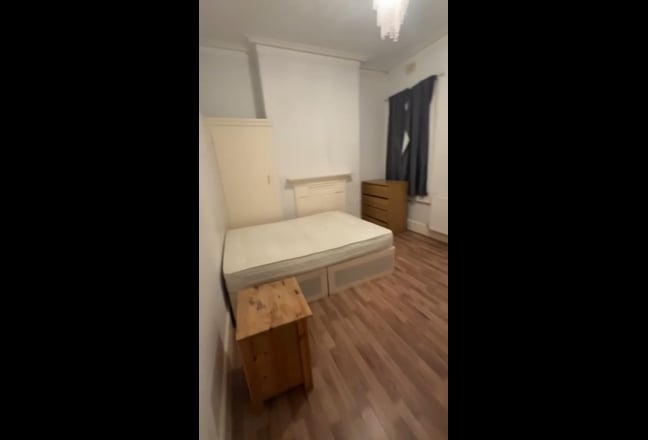 3 bed ground floor flat with rear private patio Main Photo