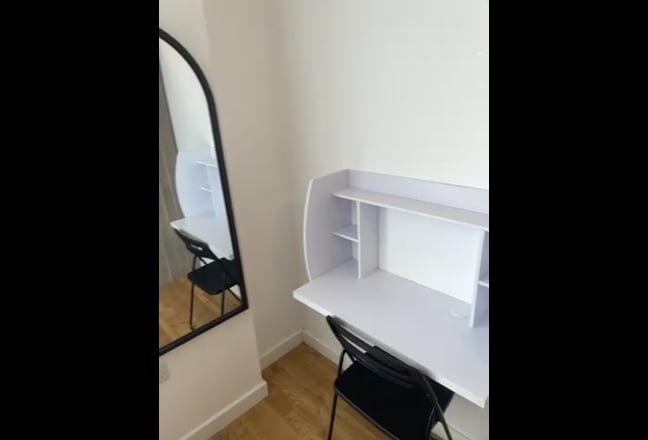 Bright single room, Guest bed, Large private bath Main Photo