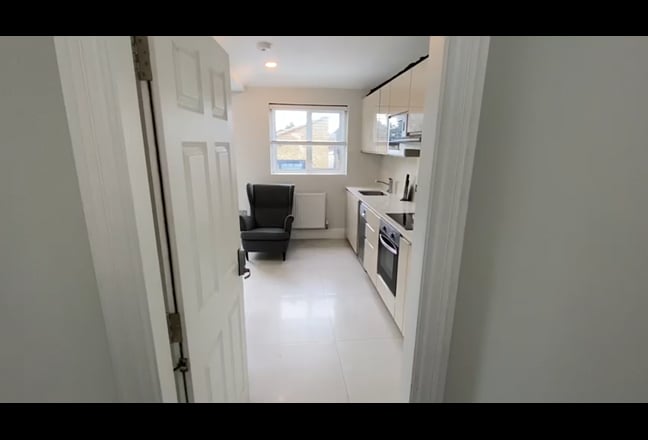 89S2 | Huge Modern Garden Studio  | Bills included Main Photo