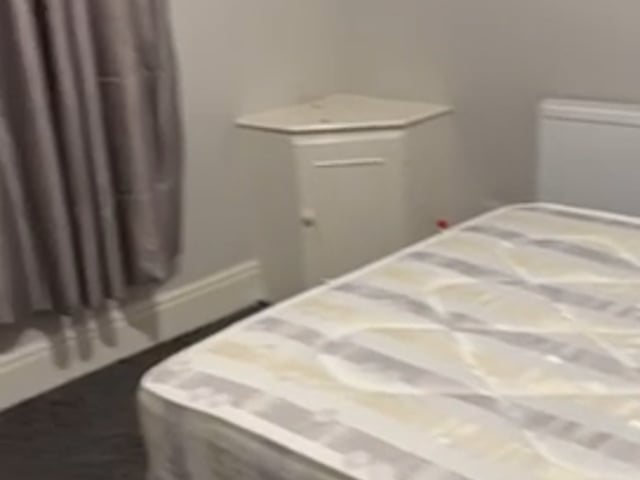 Double room in a 3 bed house Main Photo