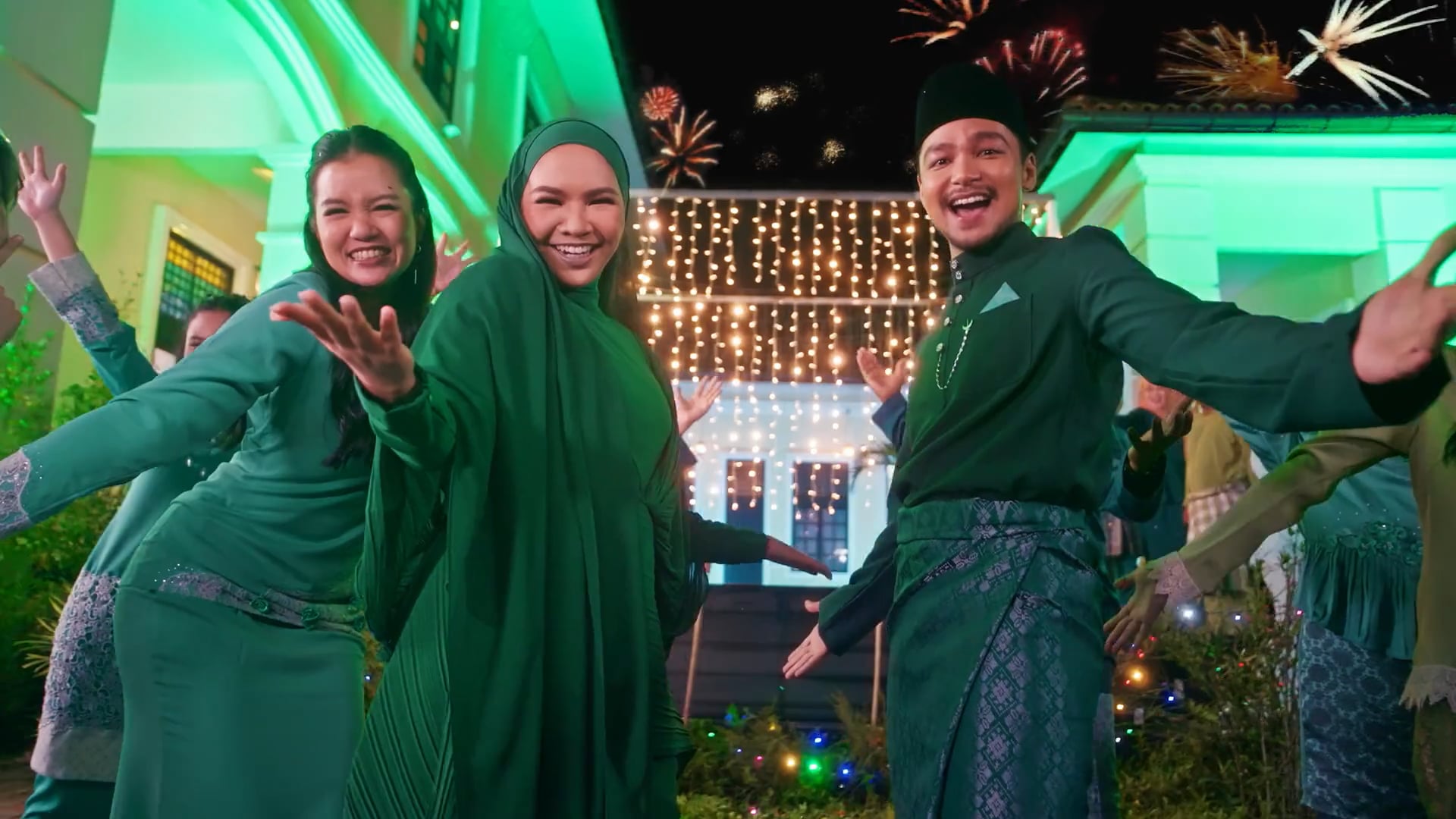 Tambah Spritzer Sparkling, Raya Lagi Happening Music Video