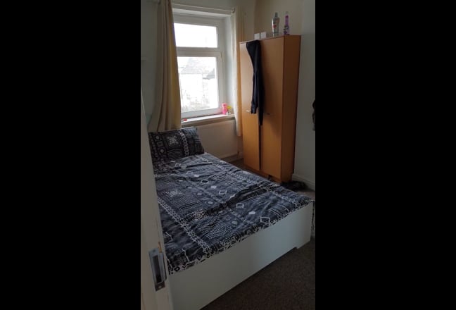 Double room in a clean and tidy house Main Photo