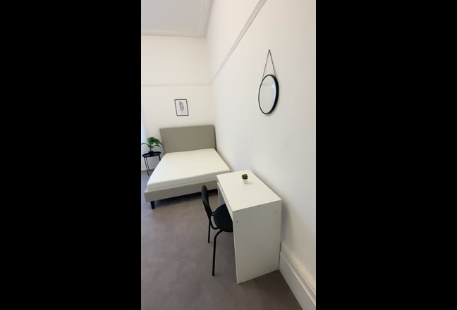 Large Furnished En-Suite Double Room   Main Photo