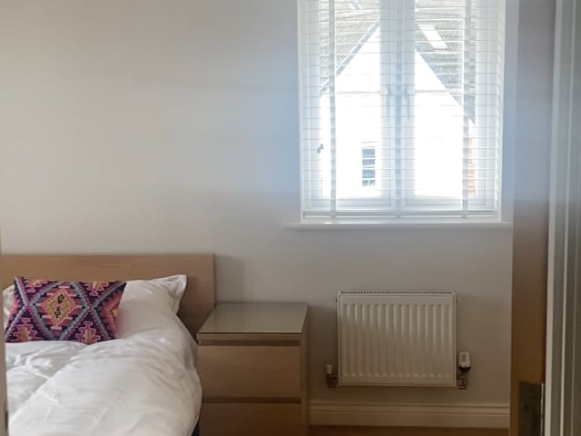 Double room available in Newcourt Main Photo