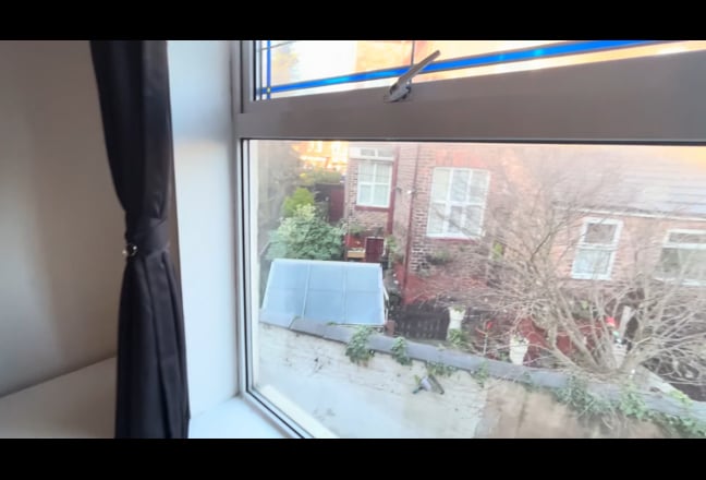 Central Large Cosy Rooms - Free Parking & WiFi Main Photo