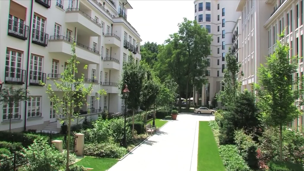 Lenbach Gärten München on Vimeo