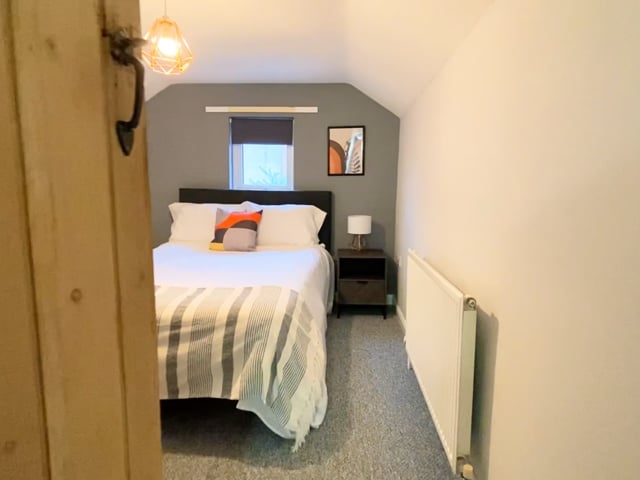 *Newly Refurbed Home - Double En-Suite Rooms!!* Main Photo
