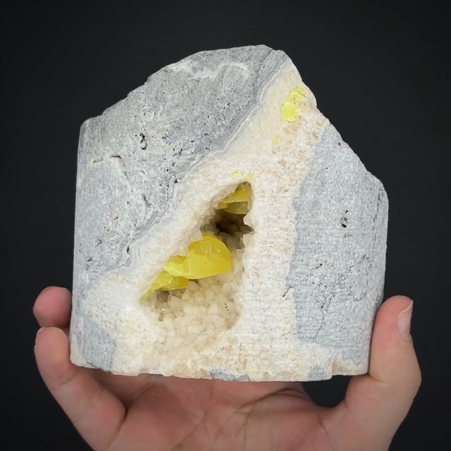 Sulfur and Calcite in drill core