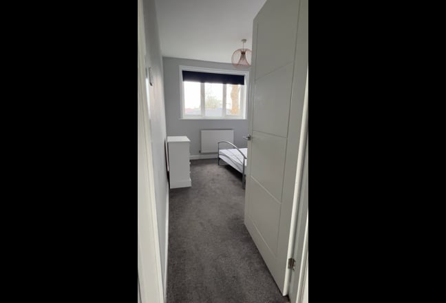  Dbl room available end of Dec bills/cleaner inc Main Photo