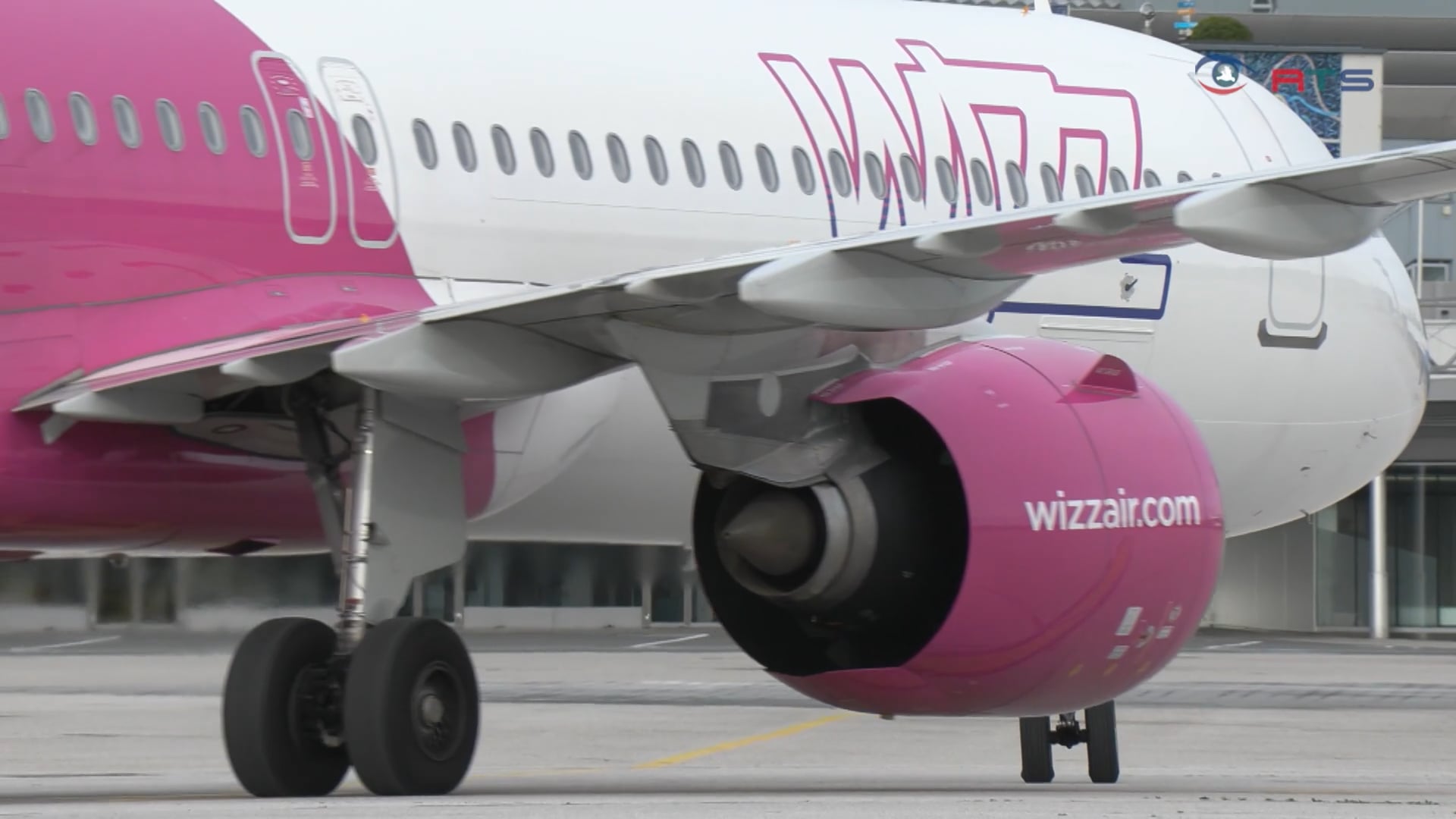 wizz-air-bietet-neue-salzburg-verbindungen-nach-skopje-und-bukarest-an