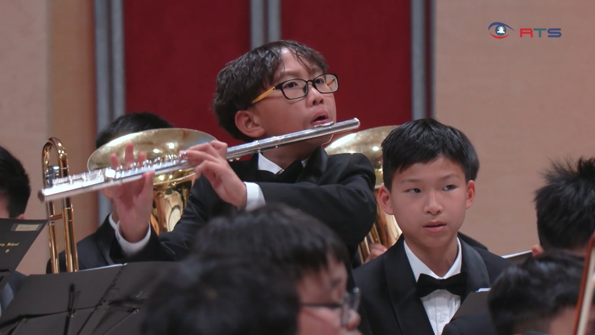 schueler-aus-hong-kong-musizieren-mit-jugendorchester-aus-st-georgen