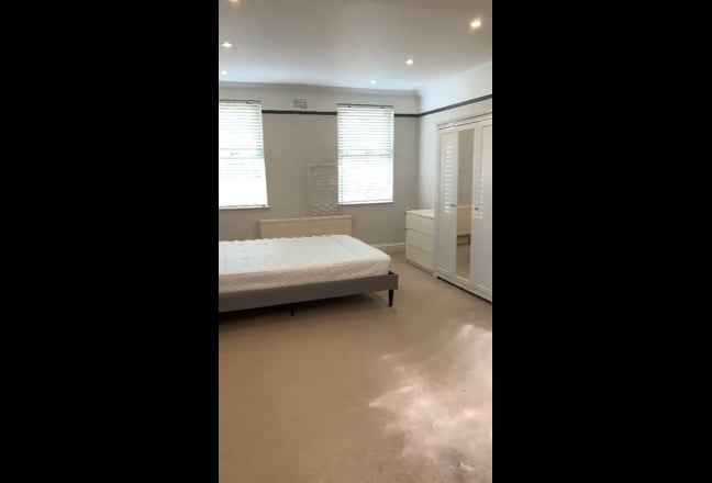 Superking rm, own lounge area,3 mn walk E Crydn St Main Photo