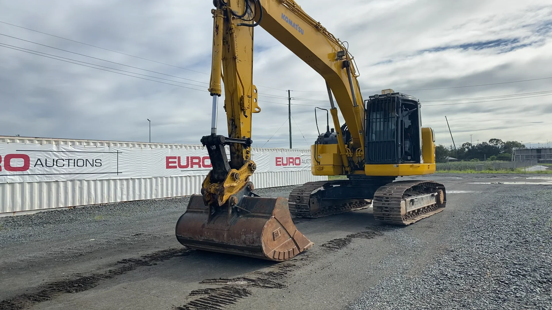 Komatsu PC228US-3 - Brisbane May 24 on Vimeo