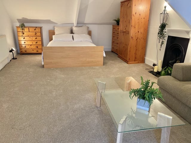 Large loft space & separate shower room available. Main Photo