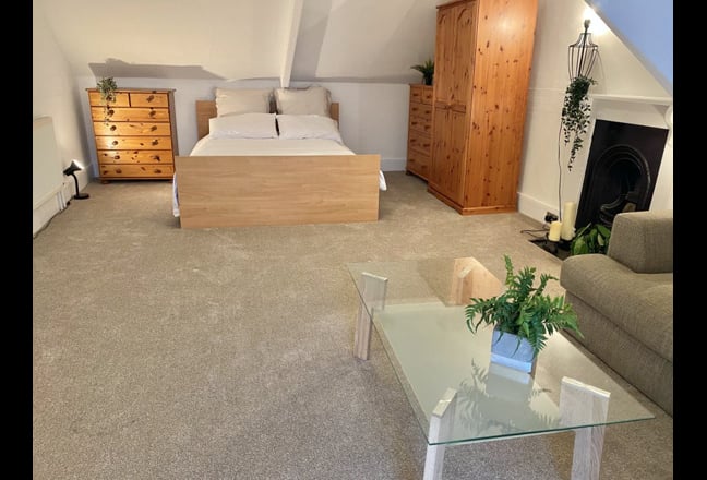 Large loft space & separate shower room available. Main Photo