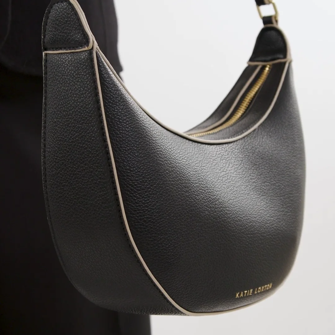 ショルダーバッグ・ポシェット MARNI Woman Shoulder bag Camel SHMP0106U0P6483 ZO722 Brown leather Museo medium hobo Bag with patches | Marni