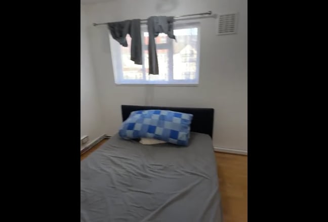 Double Room Available Near Kingsbury Station  Main Photo
