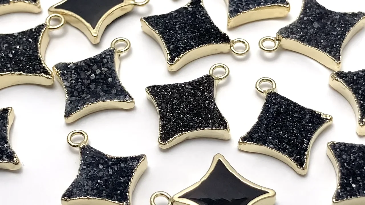 動画】ドゥルージーアゲート スパークルスター型チャーム