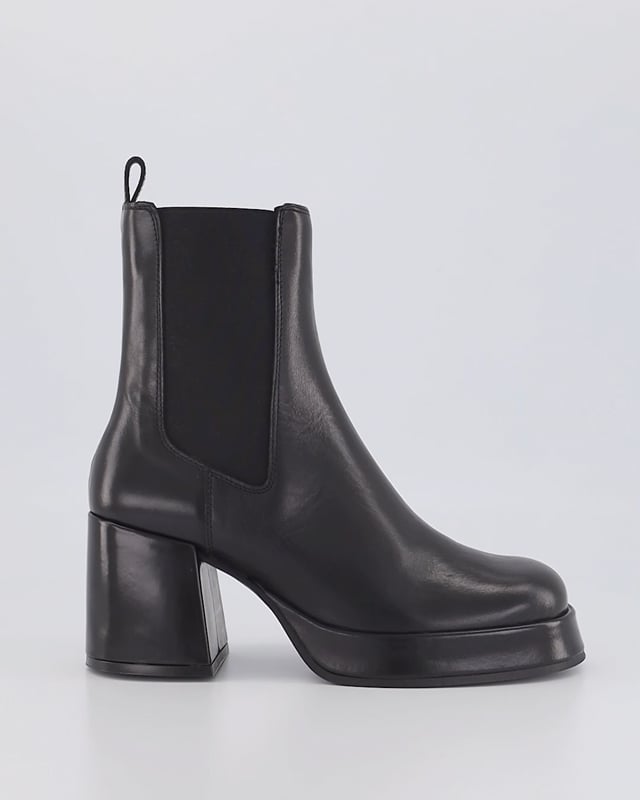 XIA / Black