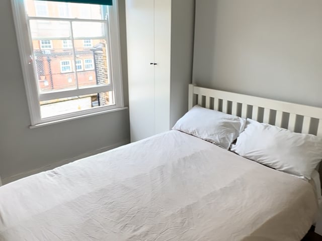  Large Double room at Clapham Common- North Side Main Photo