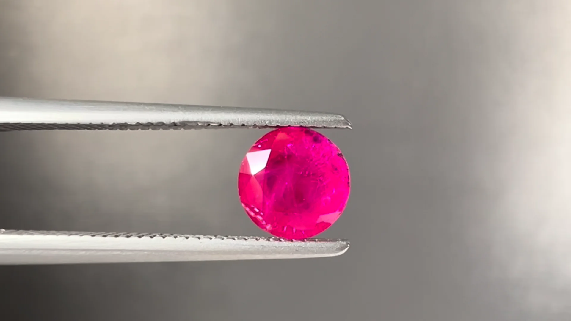1.05ct Round Brilliant Cut Burma Ruby | Burton's – Burton's Gems