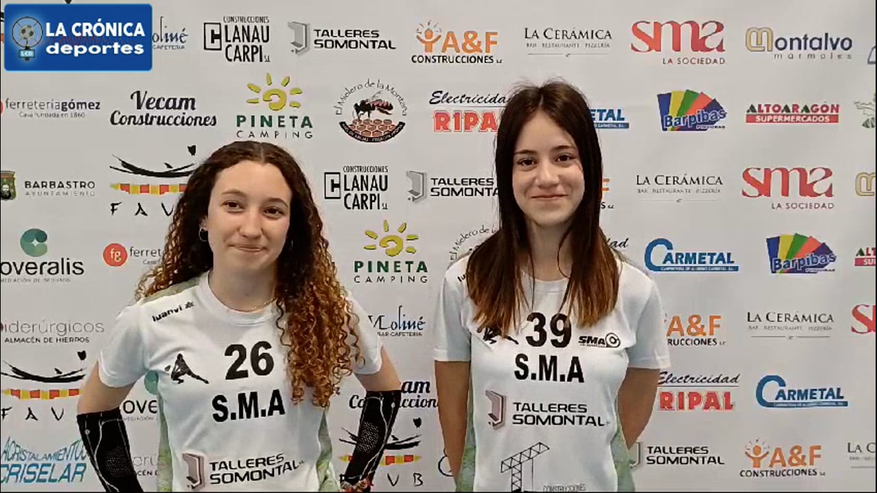 VALERIA Y CELIA, FERNANDO Y TOÑO (Entrenadores y Jugadoras Equipo Voleibol Femenino SMA Barbastro)