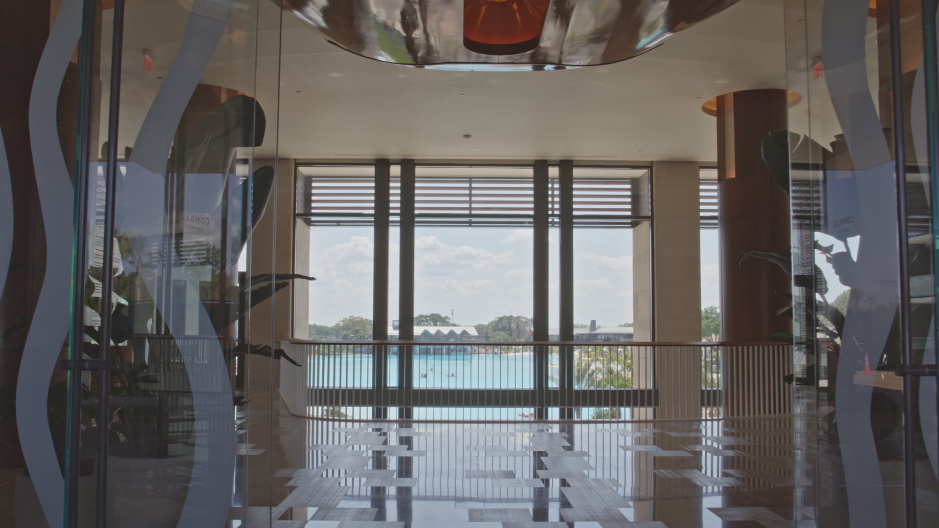 CONRAD_ORANDO_DINING_1_MINUTE_