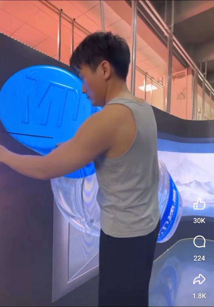 https://i.vimeocdn.com/video/1832834239-df850c4d1e794078613e26345ad19360f438e8818a395554323cb19474dbc0f0-d