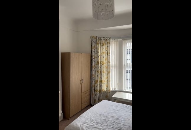 Video 1: £470 pcm,