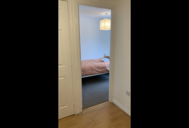 Single Bedroom with Private Bathroom Main Photo