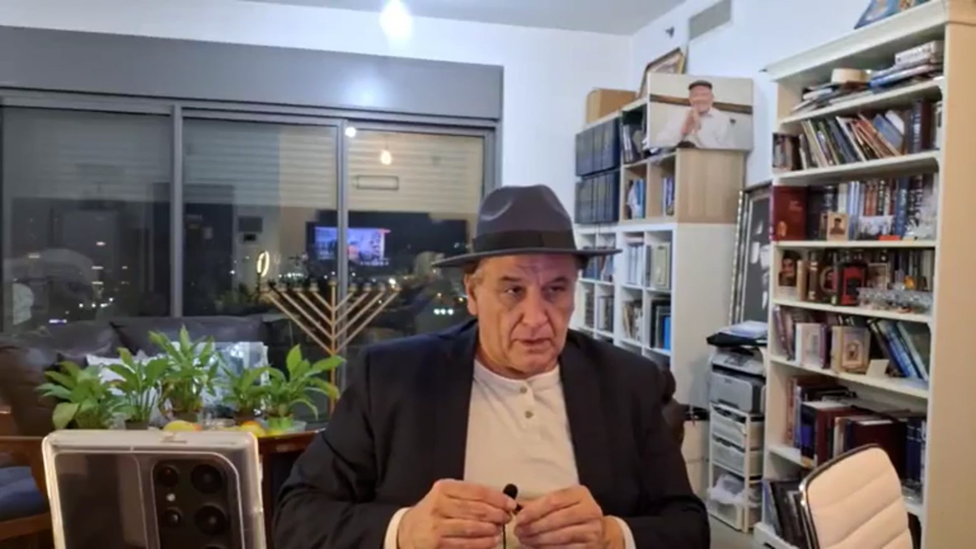 מופעי הסחות הדעת. התחילו'14.4.24
