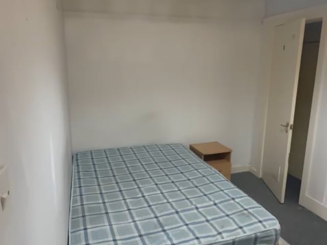 Spacious Double bed room in a shared house  Main Photo