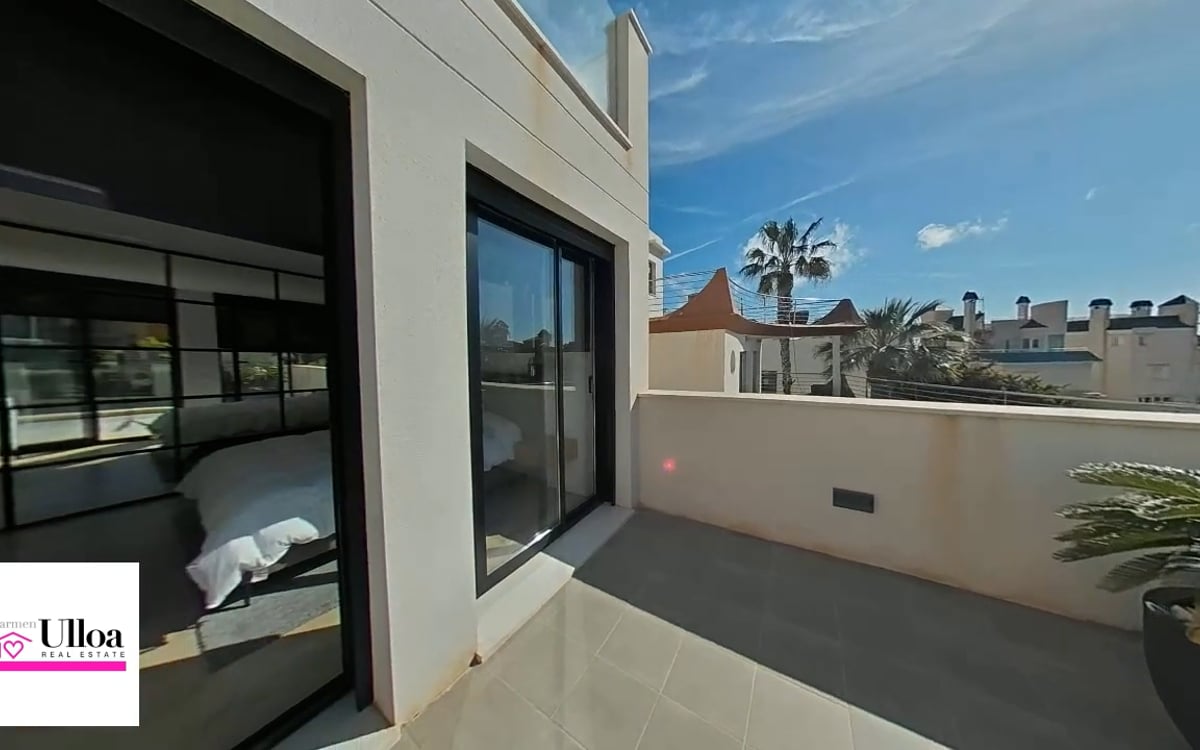 Chalet for Sale in Alicante