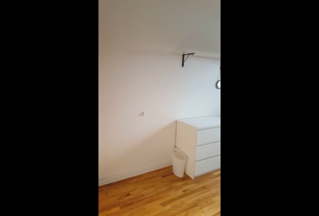 26> Furnished Room w/ Closet, Female Roomies!! Main Photo