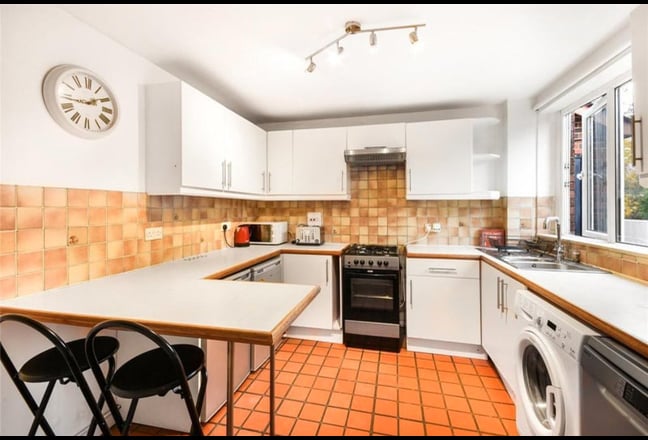 🌟 Cozy Room Near Clapham Junction Station🌟 Main Photo