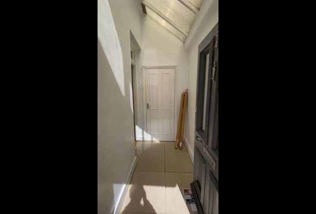 Lovely Double Room Next to Wimbledon Station Main Photo